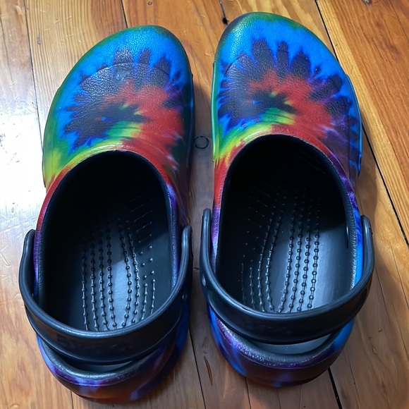 Workplace Crocs With Closed-Toe & Slip Resistant Sole- 8 - Picture 6 of 7